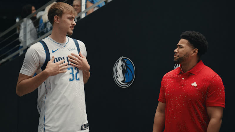 Jersey Mike’s ‘Jersey Swap’ — a basketball player and a Jersey Mike’s employee